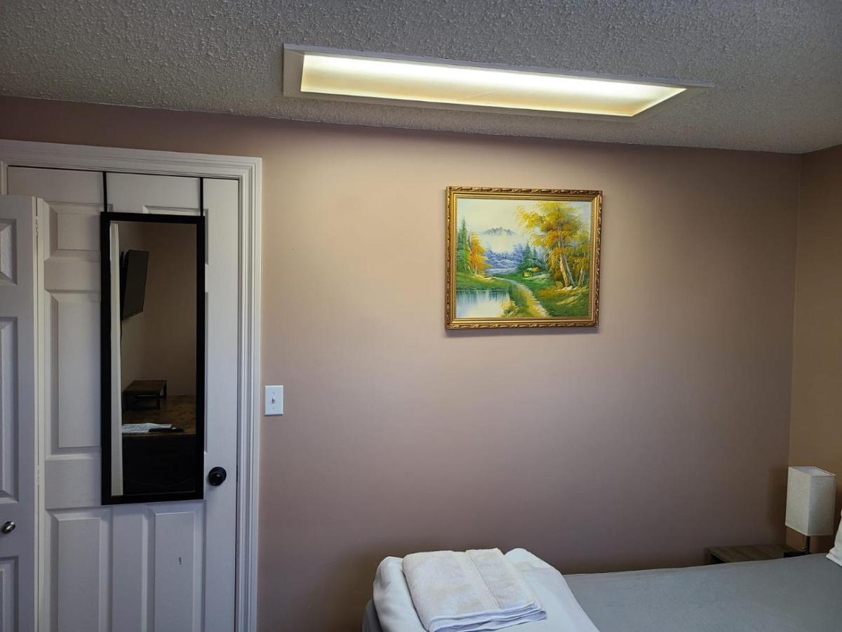Cozy Home With Comfortable Beds And Fully Equipped Kitchen 15 Mins Drive From Airport, Downtown, Sait And U Of C And 80 Min Drive To Banff YYC Exteriér fotografie