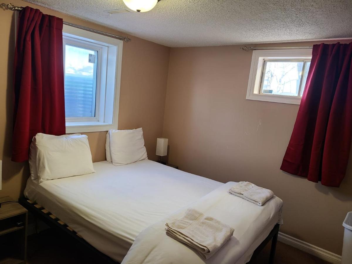Cozy Home With Comfortable Beds And Fully Equipped Kitchen 15 Mins Drive From Airport, Downtown, Sait And U Of C And 80 Min Drive To Banff YYC Exteriér fotografie
