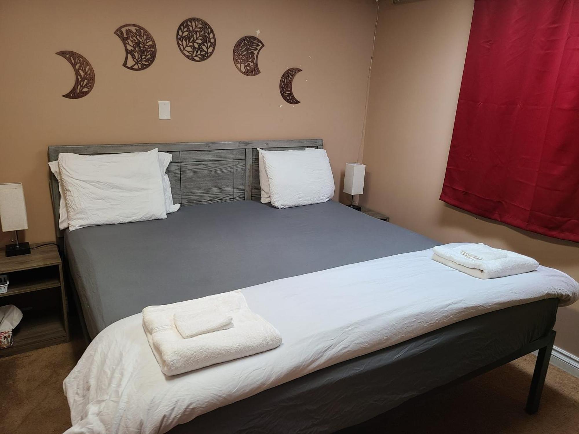 Cozy Home With Comfortable Beds And Fully Equipped Kitchen 15 Mins Drive From Airport, Downtown, Sait And U Of C And 80 Min Drive To Banff YYC Exteriér fotografie
